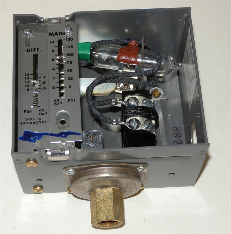 Honeywell L4079B1033 Pressuretrol Limit Controllers, Manual Reset, 2psi
